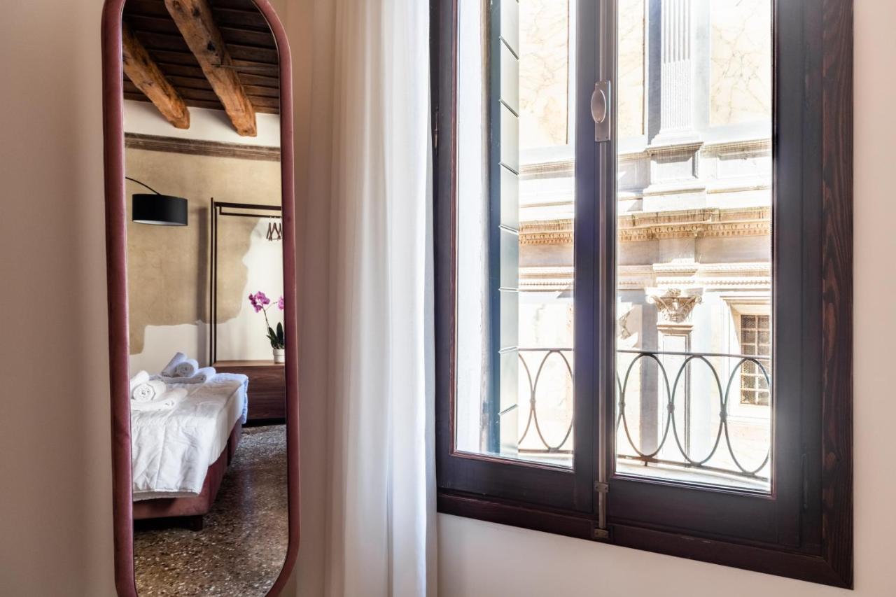 Palazzo Miracoli Apartments Venesia Bagian luar foto